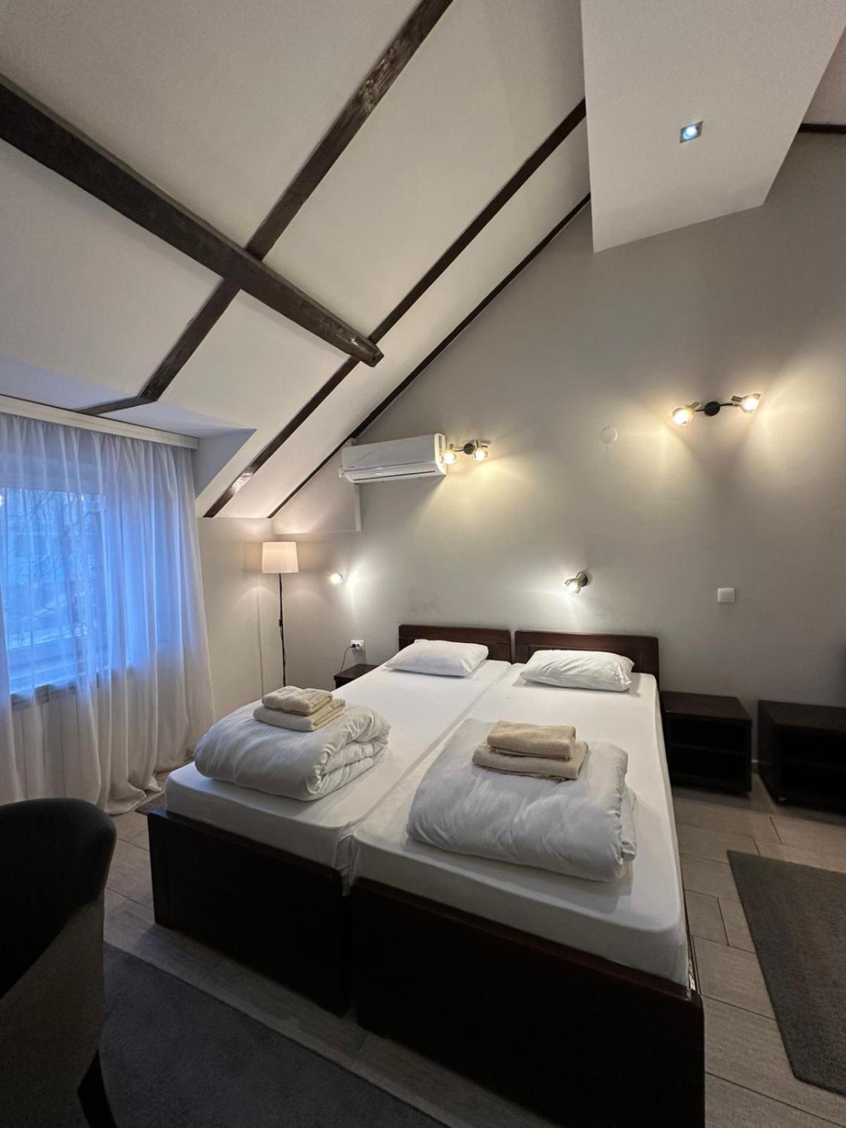 Apartments & Accommodation Stojic Novi Sad Pokoj fotografie