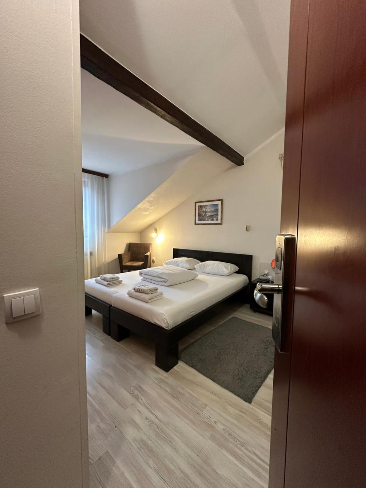Apartments & Accommodation Stojic Novi Sad Pokoj fotografie